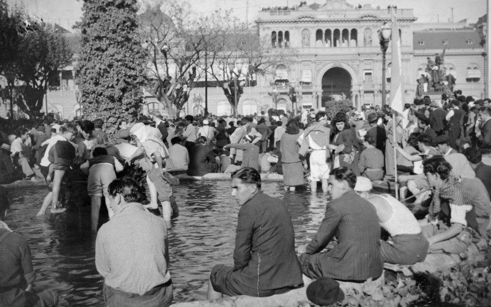 1945